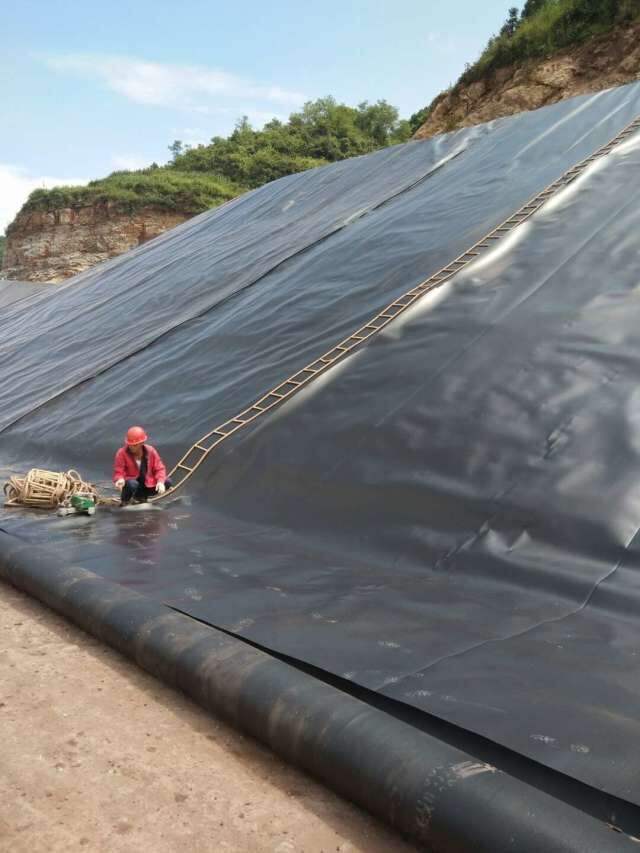1毫米厚的鱼塘护坡土工膜能用多久呢